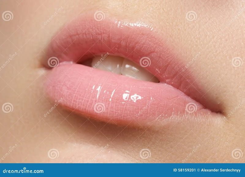 Natural Pussy Lips Close Up