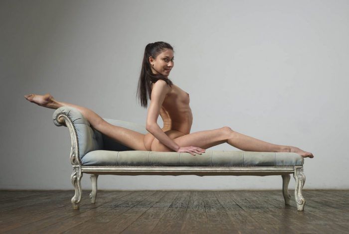 sexy nude legs spread