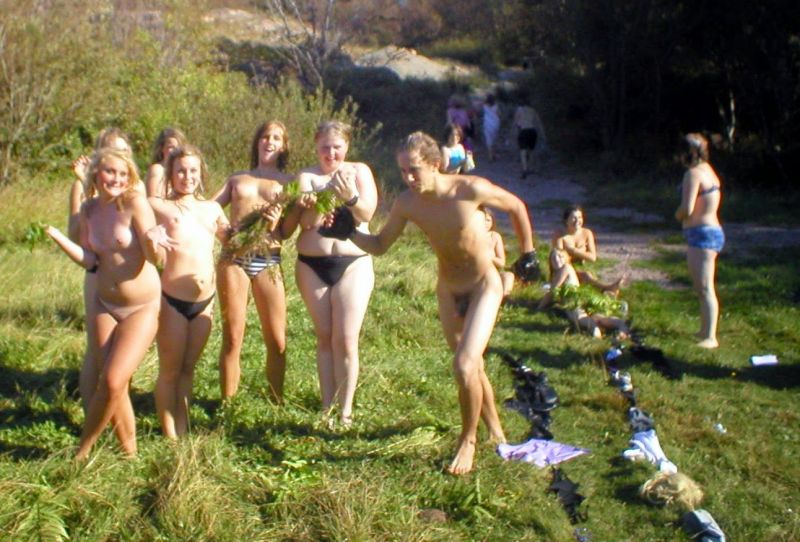 cfnm naked male beach