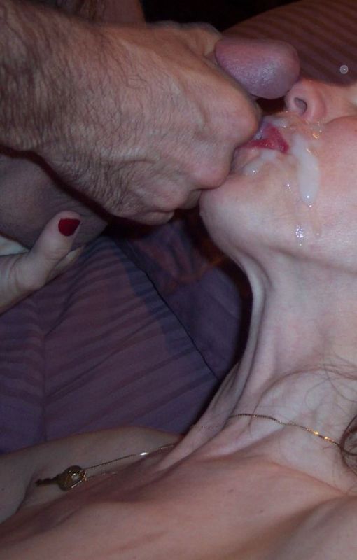 woman cums in guys mouth