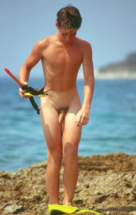 guys at nude beach hard