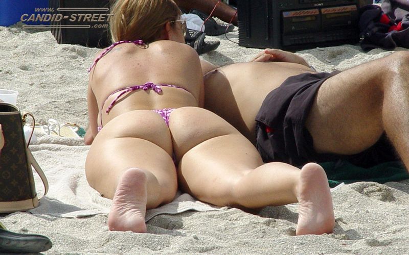 erotic women on the beach