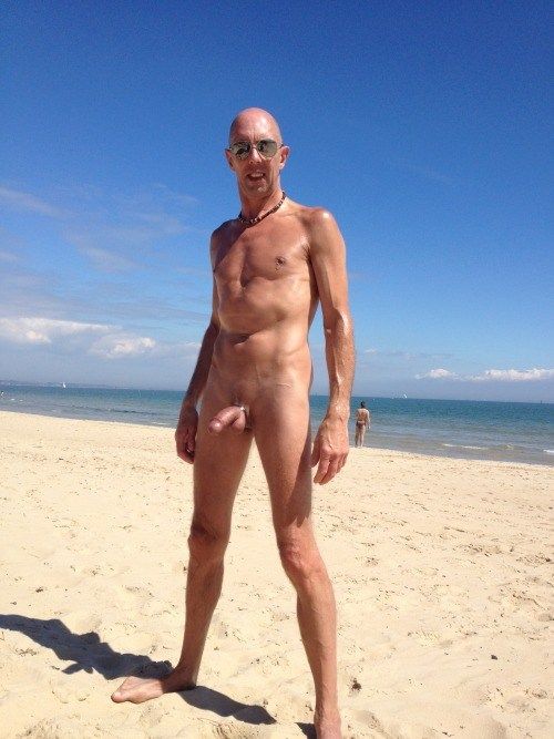 beautiful men gay nude beach