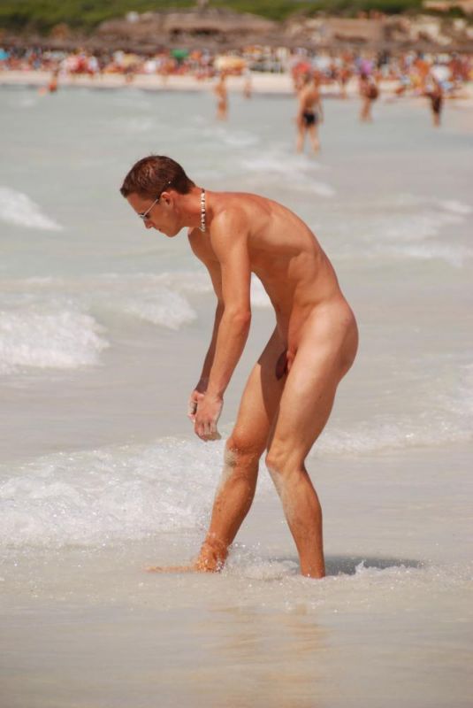 guy masturbating on nude beach