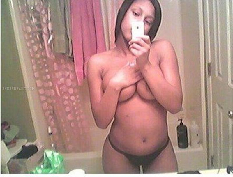group nude twerking