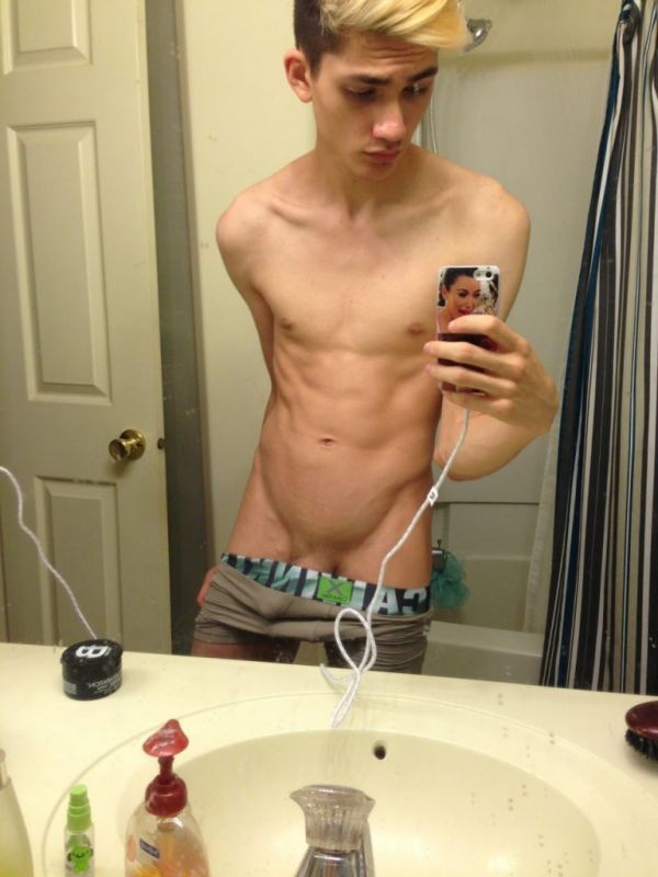 beautiful men nude dick selfie