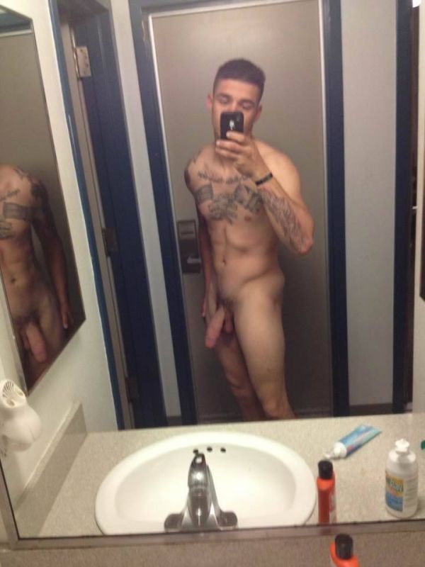 real straight men nude selfies