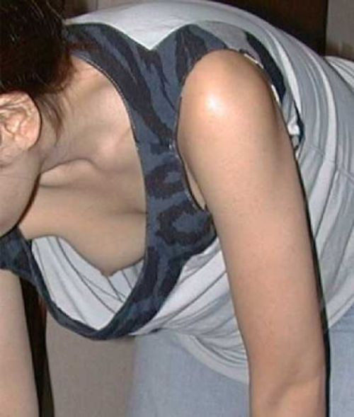 hot sexy bent over cleavage