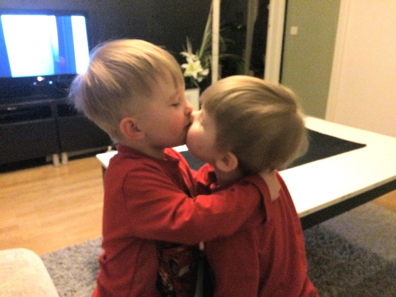 zendaya kissing