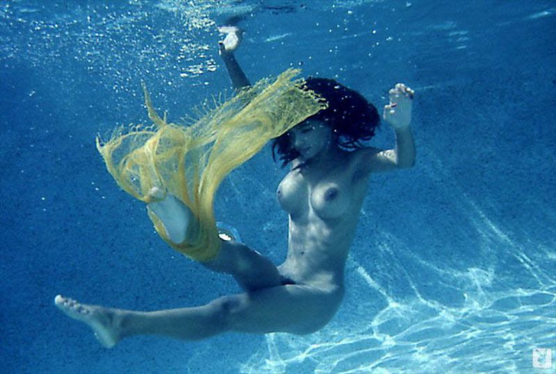 hairy nude women underwater