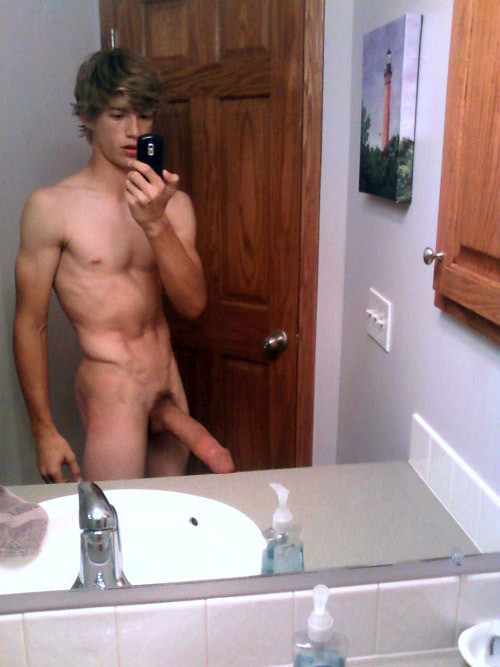full body nude guy selfie