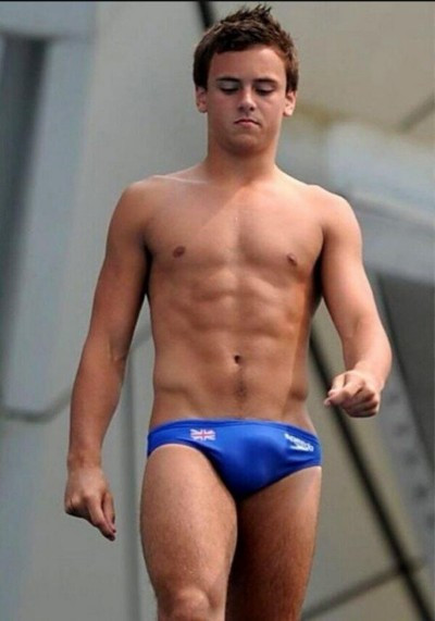 tom daley loses trunks