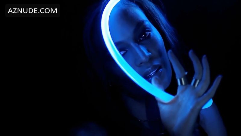 v magazine joan smalls