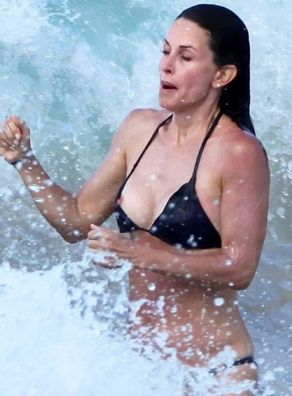 courteney cox bathing suit accident