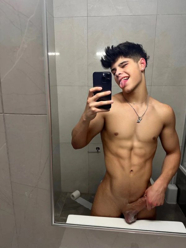 chris ryan nude