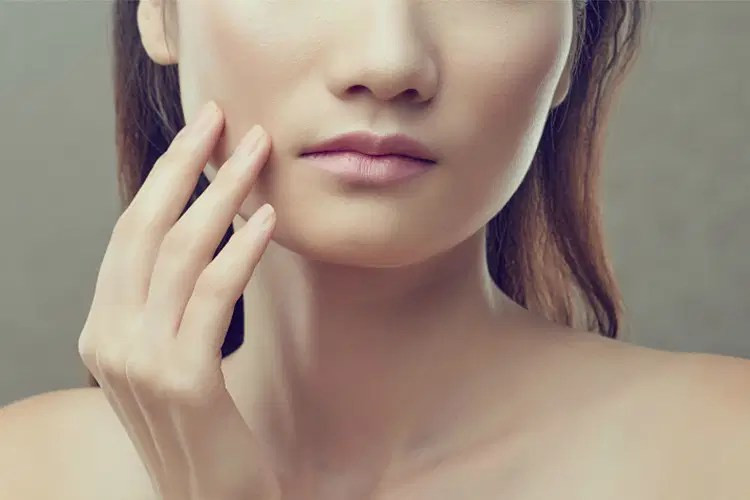 apply face cream