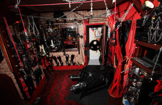women medieval dungeon chains