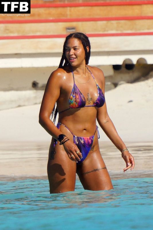 liz cambage tongue