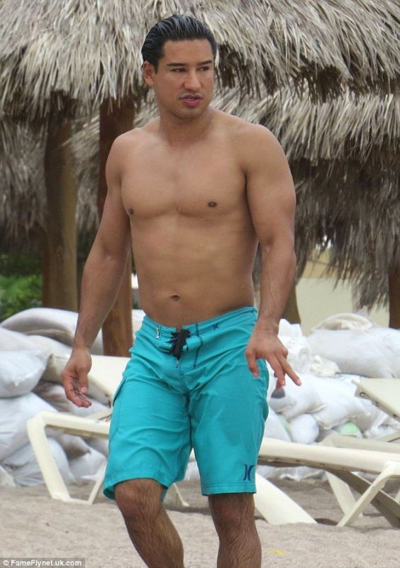 mario lopez back