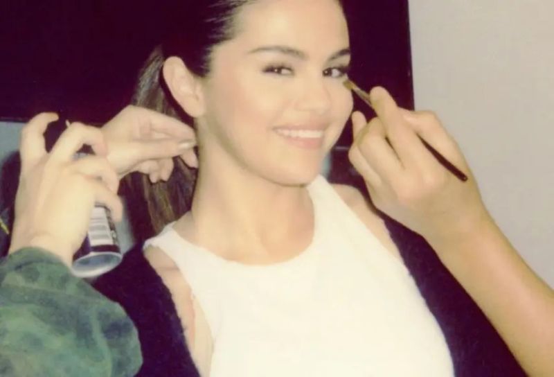 selena gomez dark makeup