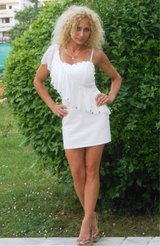 dresses for older women legs