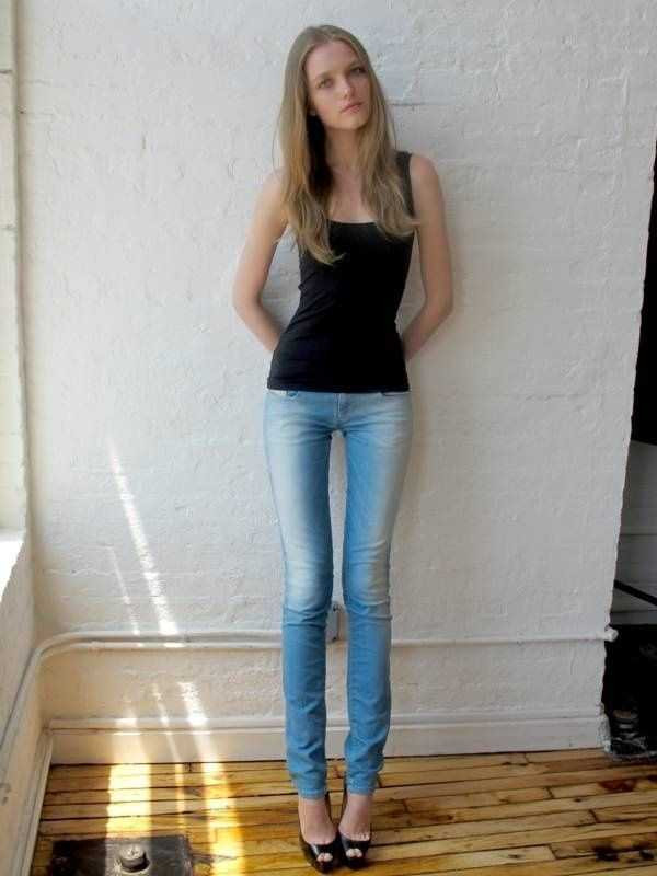 skinny brunette fucked