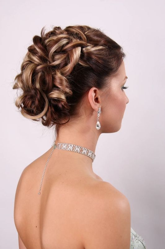 naturally curly wedding hair