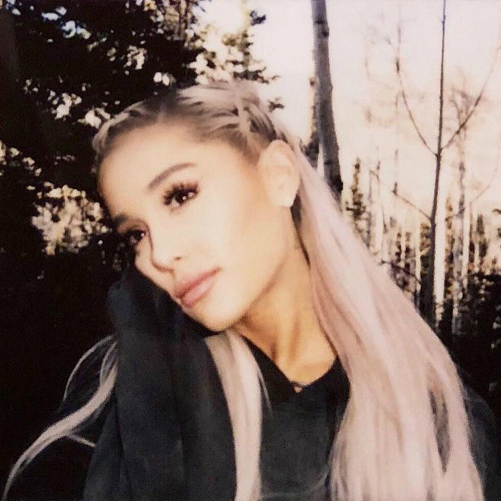 ariana grande starbucks