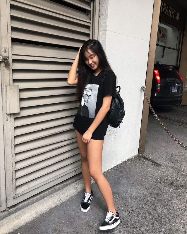 pretty tumblr girl laughing