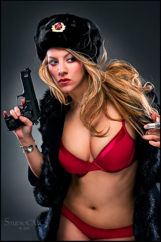 pfp hood girl with gun