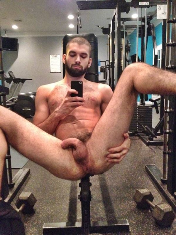 naked muscle men selfies