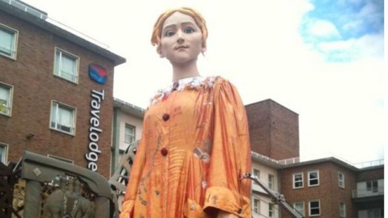statue