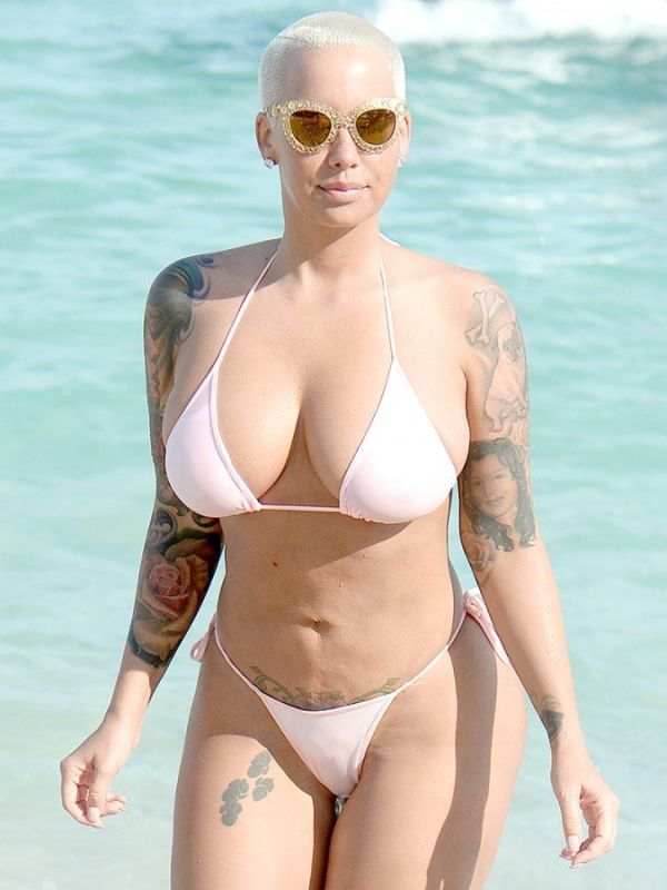 amber rose and finger