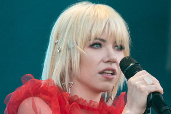 carly rae jepsen face