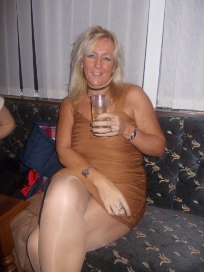 beautiful cougar women legs