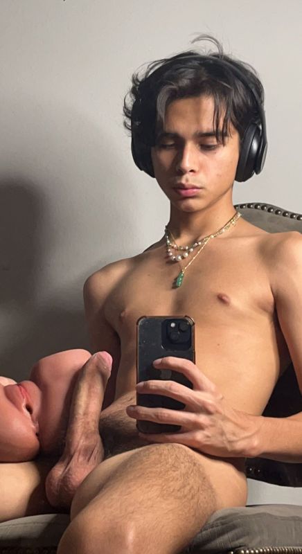 cute naked gay men solo