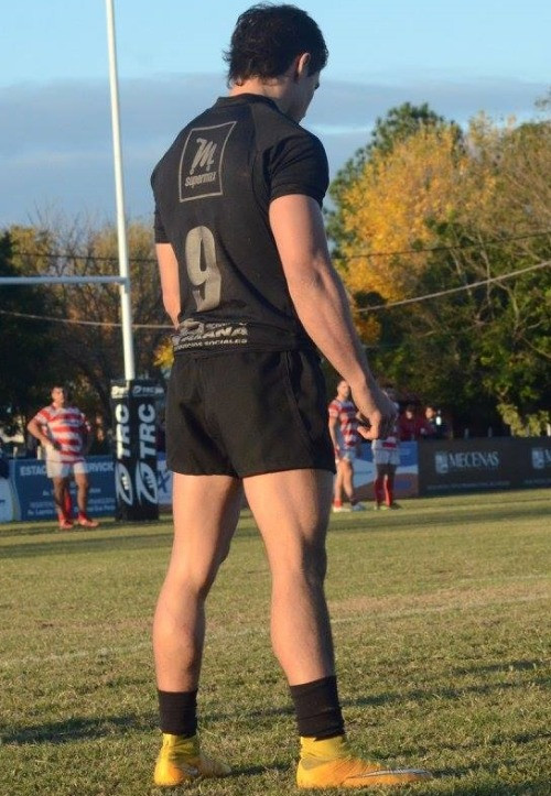 footy player shows balls
