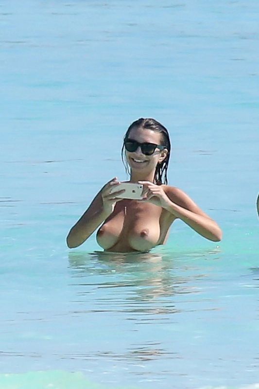 american eagle emily ratajkowski