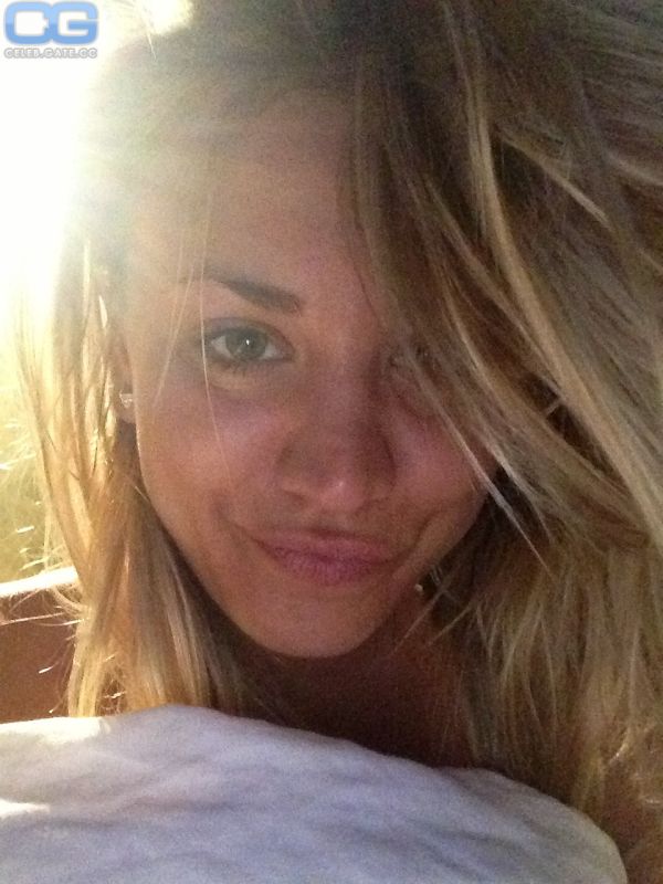toilet shot kaley cuoco