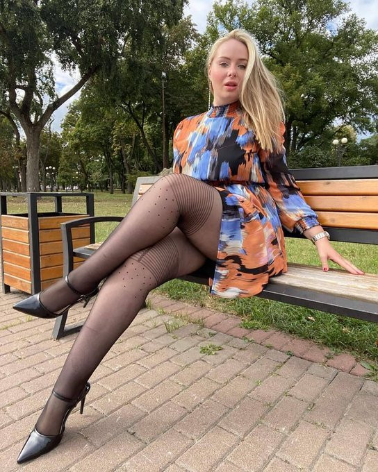 beutiful crossed legs ai