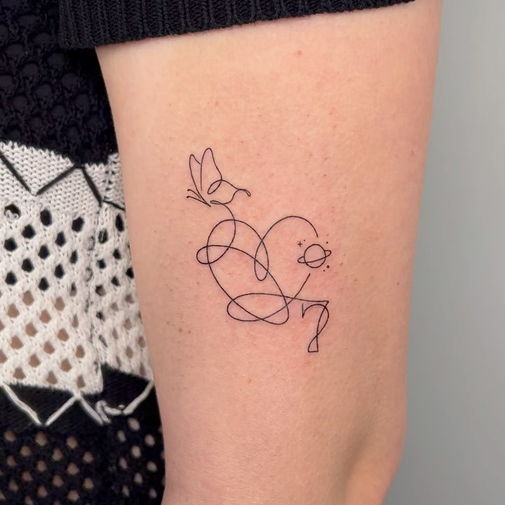 front shoulder tattoos women