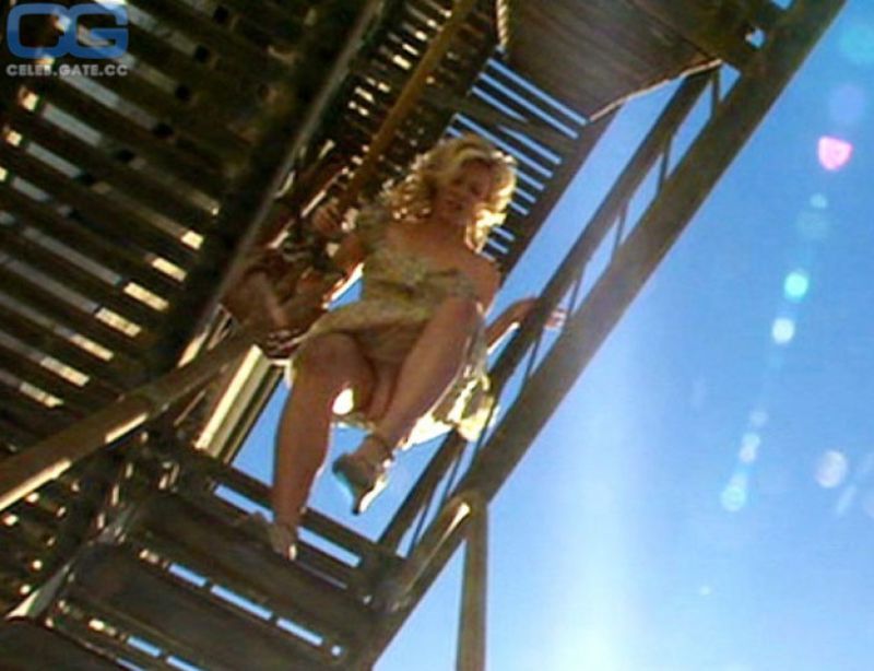 amy smart crack