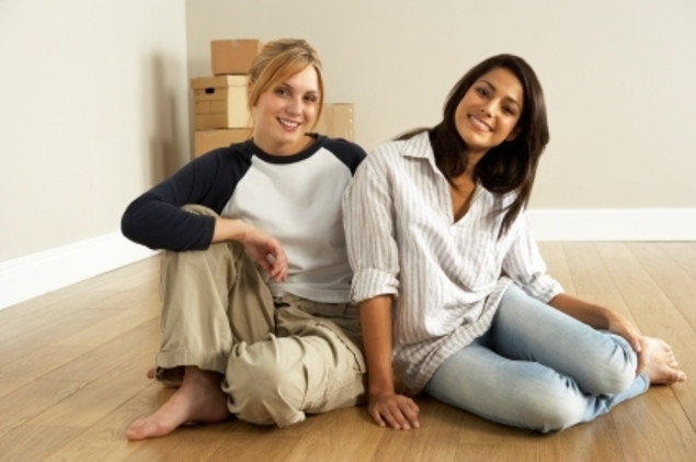 women roommates picture