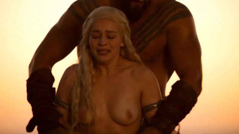 emilia clarke thrones scenes