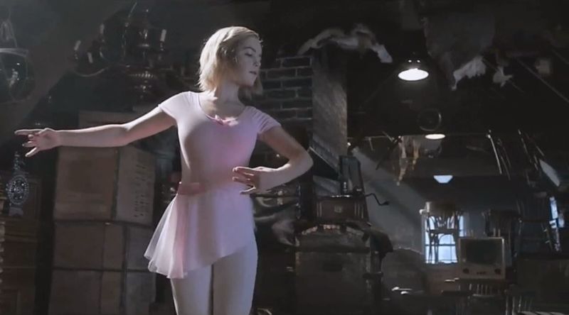 kiernan shipka poster