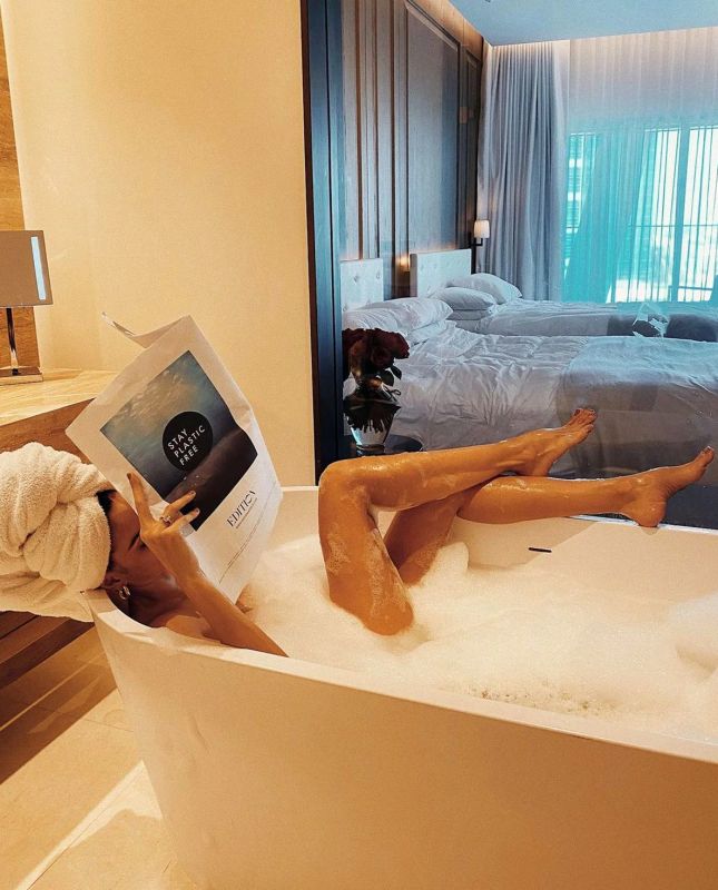 izabel goulart beah chair