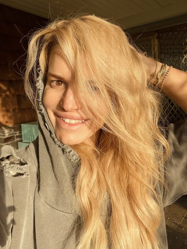 jessica simpson updo