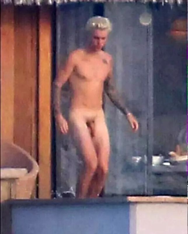 justin bieber at the beach