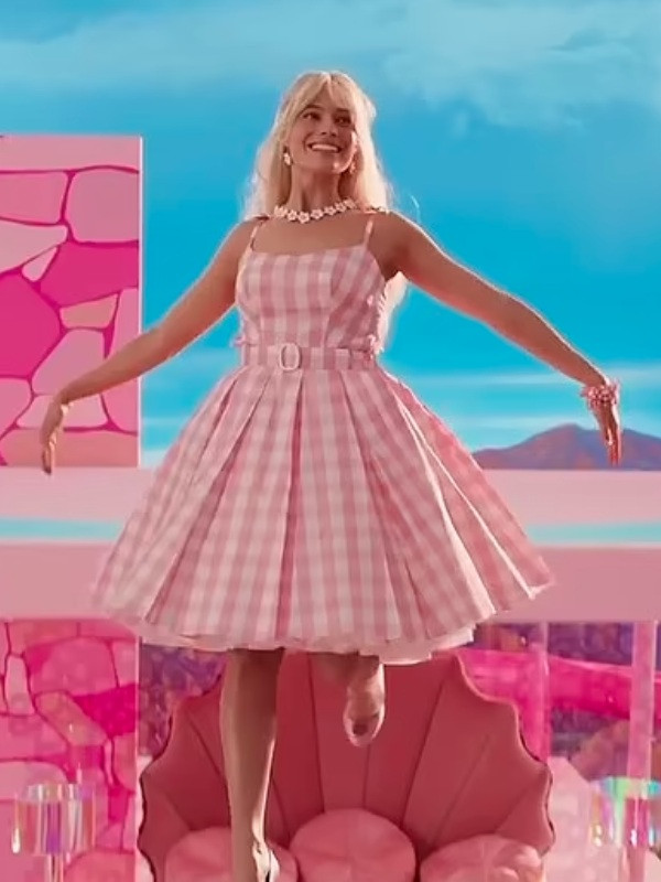 margot robbie curlers