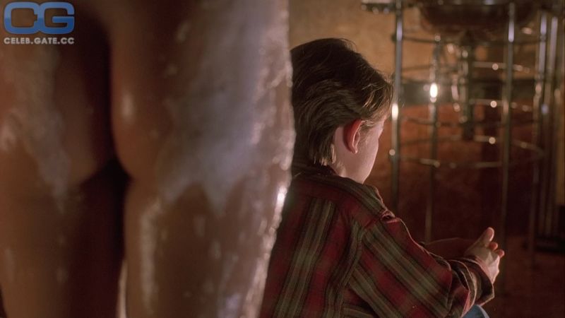 jamie lee curtis bathroom